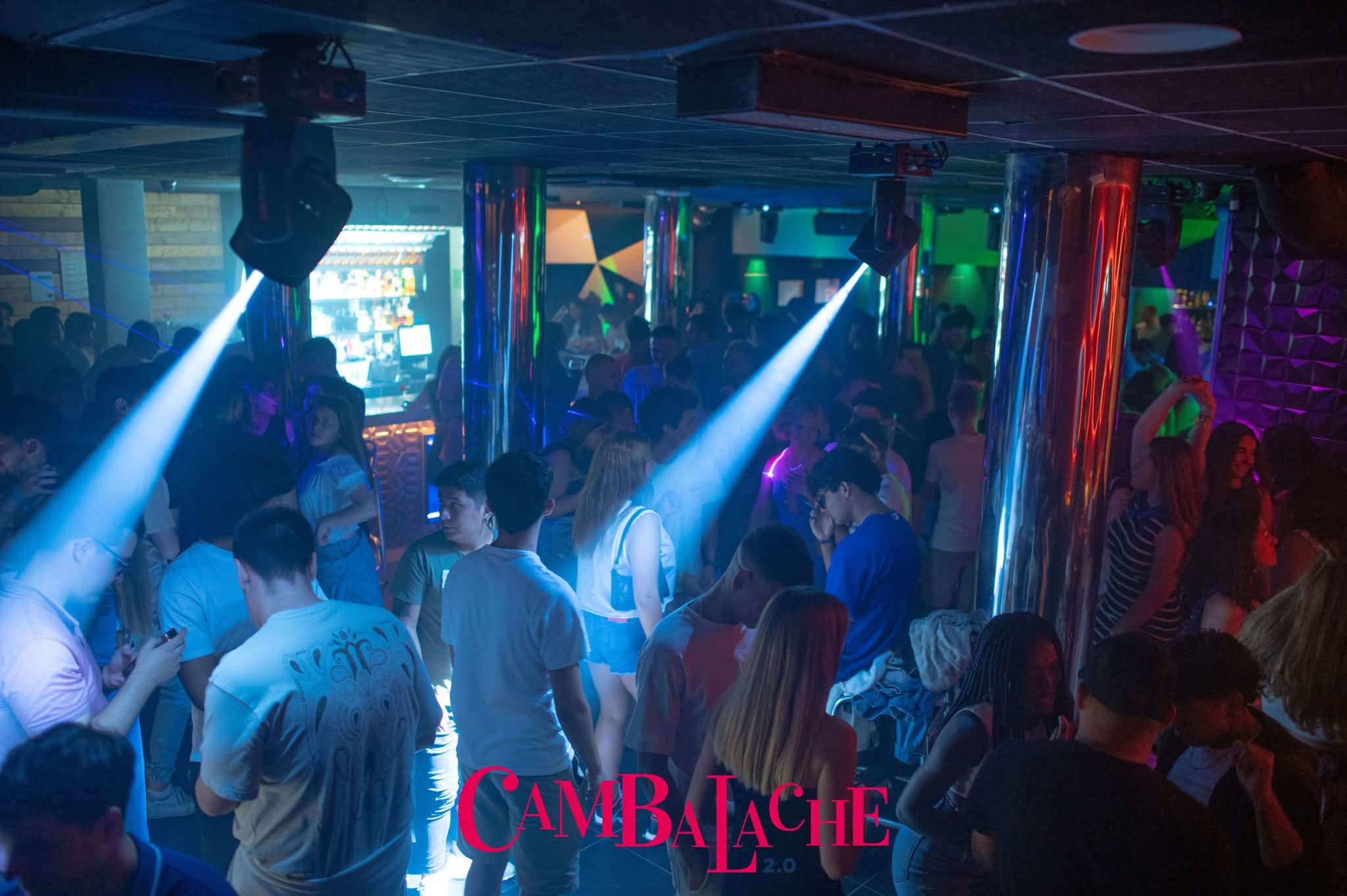 Pista de baile de Cambalache con focos de luz